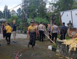 Menjelang Upacara Piodalan Di Pura Padmasana, Anggota Polsek Kintamani Melaksanakan Giat Ngayah