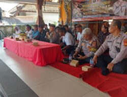 Kapolsek Mengwi Gelar Jumat Curhat di Balai Banjar Babakan Kawan
