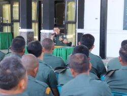 Anggota TNI dan PNS Kodim 0106/Ateng Terima Pembinaan di Jam Komandan