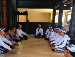 Kanit Binmas Polsek Kuta Utara Jumat Curhat Dengan Pecalang Banjar Kayu Tulang Canggu