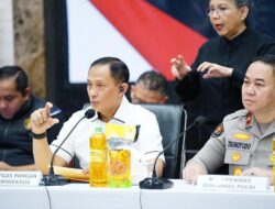 Polri Ungkap Kecurangan Minyak Goreng di Depok, Ribuan Liter Disita