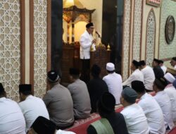 Pesan Waka Polres Metro Tangerang Kota Saat Tarawih Keliling di Periuk Bersama Forkopimda