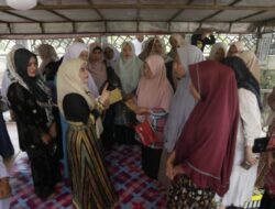 Istri Bupati dan Wabup Tebar Asa   Ditengah Duka Kebakaran Di Simpang Ulim