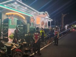 Beri Rasa Aman, Personil Polsek Dan Polres Bangli Laksanakan Pengamanan Ibadah Sholat Taraweh di Masjid Agung Bangli