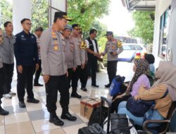 Sapa Sejumlah Pemudik di Posyan Terminal Poris Plawad, Kapolres Metro Tangerang Kota Beri Imbauan Kamtibmas
