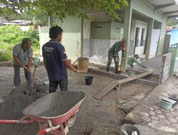 Babinsa Koramil 03/Pegasing Kodim 0106/Ateng Melakukan Karya Bakti Bantu Membuat Dinding Tempat Wudhu Masjid. 