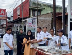 Toleransi indah bertajuk keberagaman beragama,SMSI TAPUT berbagi takjil saat berbuka puasa. 