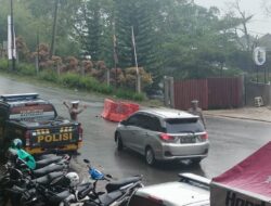 Meski Di Guyur Hujan Polres Aceh Tengah Terus Berikan Pelayanan Bagi Pemudik Dan Pengunjung Wisata