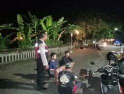 Blue Light Patrol Polsek Mengwi Sampaikan Pesan Kamtibmas di Kawasan Taman Ayun