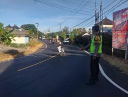 Bhabinkamtibmas Desa Megati Amankan Kegiatan Ngaben