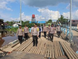 Pastikan Arus Balik Aman Dan Masyarakat Terlayani Dengan Baik, Kapolda Kalteng Cek Pos Pengamanan Operasi Ketupat Telabang 2025 di Pulang Pisau