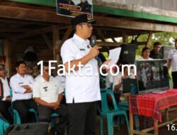 Bupati dan Wakil Bupati Tapanuli Utara Serahkan SK Perpanjangan PPPK Tenaga Kesehatan Formasi 2022.