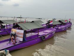 Penyerahan Bantuan Kapal 5 GT Sarana Penangkapan Ikan,Produk Olahan Ikan Dan Bantuan Premi (BPJS) Ketenagakerjaan Bagi Nelayan