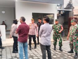 Beri Rasa Aman, Aparat TNI-Polri Amankan Ibadah Jumat Agung di Gereja Santa Maria Ratu Rosari