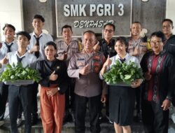 Polsek Dentim Panen Pokcoi Hidroponik di SMK PGRI 3 Denpasar, Wujudkan Ketahanan Pangan Bergizi