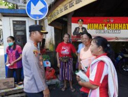 Kapolres Tabanan Dengarkan Curhatan Pedagang dan Petugas Parkir dalam Giat Jumat Curhat di Pasar Tabanan
