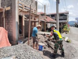 Babinsa Koramil 06/Jagung Bantu Warga Bangun Rumah