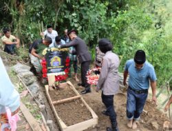 Kapolres Pimpin Pemakaman Tradisi Kepolisian Alm Aiptu Andi Sugiarto