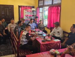 Bhabinkamtibmas Desa Sanda Hadiri Musdes Sus Bahas Penggantian Penerima BLT-DD 2025