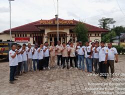 Elang Tiga Hambalang Gruduk Polsek Bengalon, Tuntut Penanganan Laporan Dugaan Pelanggaran Kades Tebangan Lembak
