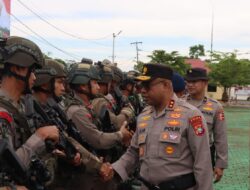 Kapolda Papua Barat Pimpin Apel Konsolidasi Pasca Operasi SAR dan Operasi Alfa Bravo Moskona 2025 di Mapolres Teluk Bintuni