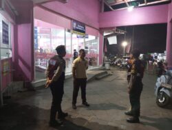 Antisipasi Gangguan Kamtibmas Patroli Biru Polsek Mengwi Sambangi Kompleks Pertokoan Modern