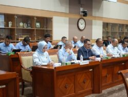 JAM-Datun Tegaskan Komitmen Penegakan Hukum Perdata dan Tata Usaha Negara dalam Rapat Bersama Komisi III DPR RI