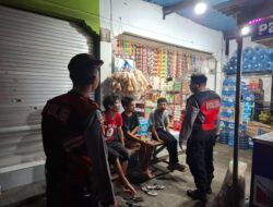 Sambangi Pertokoan, Personel Sat Samapta Ajak Anak Muda Jaga Kamtibmas