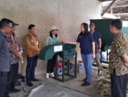 Bupati Humbang Hasundutan Hadiri Penyerahan Bantuan Alat Pencacah dan Mixer Kompos Dari Politeknik Wilmar Bisnis Indonesia