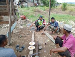 Melalui Komsos Babinsa Tingkatkan Silaturahmi Dengan Warga