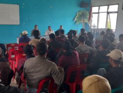 Masyarakat Cekal Baru Geruduk, Kantor Camat Desak Keluarkan Rekom Pemecatan Reje Kampung Yang Mesum