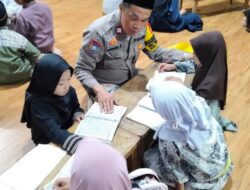 Lewat Program Ngajar Ngaji, Bhabinkamtibmas Polsek Teluknaga Tanamkan Nilai Kamtibmas pada Santri