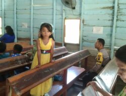 Polsek Langgam Gelar Ibadah Minggu Kasih di Gereja Anugrah Kasih Desa Segati