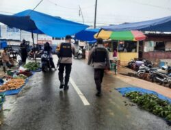 Polisi Hadir di Tengah Warga, Menjaga Keamanan dan Kenyamanan Saat Berbelanja