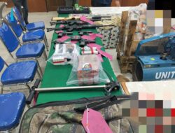 Satgas Ops Damai Cartenz serahkan tersangka Yuni Enumbi dan Barang Bukti Ratusan Amunisi ke Kejari Jayapura