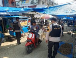Patroli Pagi di Pasar Ukui, Polisi Sampaikan Pesan Waspada ke Warga