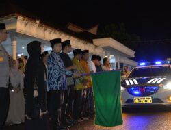 Rintik hujan  mengiringi pelepasan pawai takbir  menyambut hari raya idul adha10 dhulhijjah 1446H.