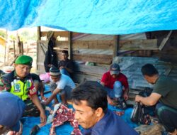 Babinsa Pantau Penyembelihan Hewan Kurban Di Desa Binaan.