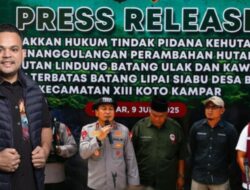 Ketua DPP Elang Tiga Hambalang Riau Pebriyan Winaldi Acungkan Jempol Terhadap Polda Riau Tangkap “Oknum Sekdes di Kampar Terlibat Mafia Perambahan Hutan Lindung, Modus Gunakan Surat Adat”