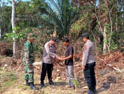 Cegah Karhutla, Polsek Pangkalan Lesung dan TNI Gelar Patroli Karhutla dan Sosialisasi Maklumat Kapolda Riau