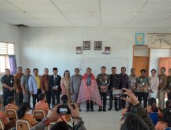 Anggota DPR RI Sabam Sinaga bersama Bupati dan Ketua DPRD Humbahas Serahkan PIP di UPT SMP N 015 Lintongnihuta