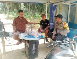 Polisi Sambangi Warga, Ajak Lawan Hoaks dan Jaga Kampung Tetap Damai
