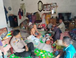 Bantu Warga Sakit, Bhabinkamtibmas Pangkalan Kuras Fasilitasi Warga Berobat ke Puskesmas