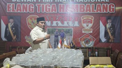 Jumat Berkah, Elang Tiga Hambalang Bagikan Ratusan Dus Minyak Goreng untuk Warga Terdampak