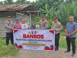 Peringati HUT Bhayangkara, Polisi Bantu Warga Kurang Mampu di Kuala Kampar