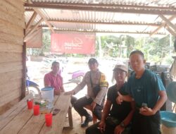 Ajak Warga Bijak Bermedsos, Bhabinkamtibmas Sambangi Dua Desa di Pelalawan