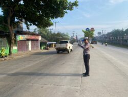 Polsek Pangkalan Kuras Atur Lalin Pagi, Wujudkan Jalan yang Aman dan Nyaman