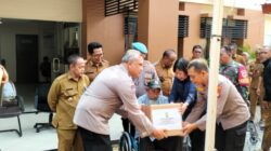 Polri Peduli, Polres Metro Tangerang Kota Sebar Bantuan Kursi Roda di Kecamatan Batuceper dan Neglasari
