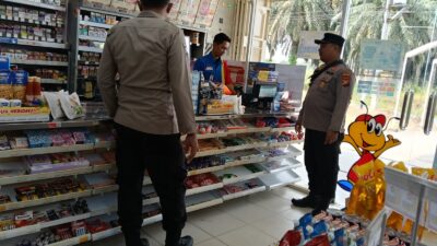 Patroli Polsek Kerumutan di Indomaret, Upaya Jaga Keamanan Masyarakat
