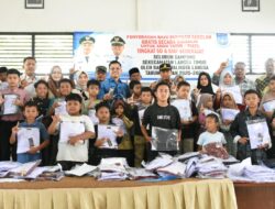 Pemko Langsa Bagikan 2.146 Seragam Sekolah Gratis Untuk Anak Yatim dan Fakir Miskin